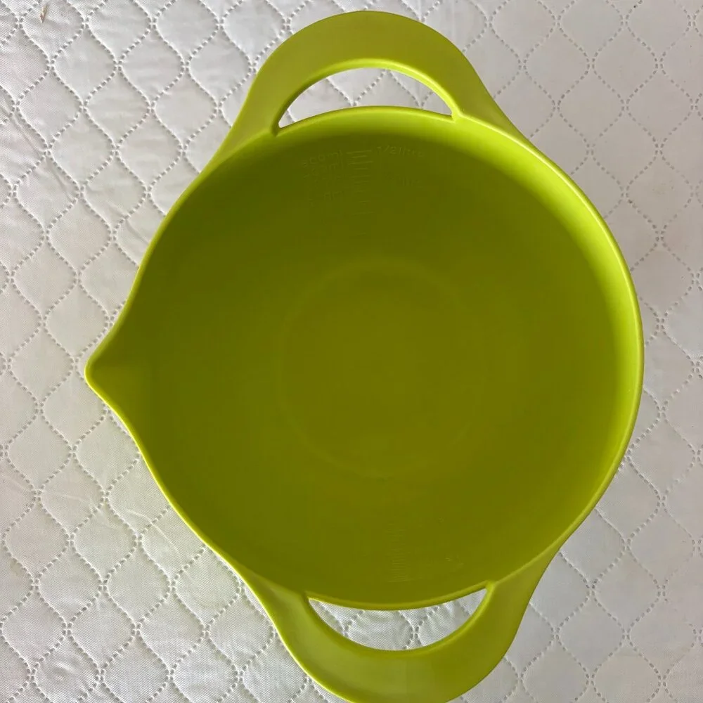 NEW Colorful Plastic Measuring Cups and Bowls Set